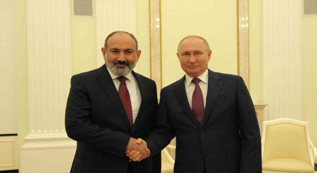 Putin ve Paşinyan, Dağlık Karabağı görüştü