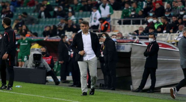 Reha Enginer: “Rakip çok az kalemize geldi ama 3 gol yedik”