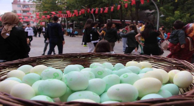 Siirtte 8 ülkeden gençler Yumurta Bayramı Şenliğinde buluştu