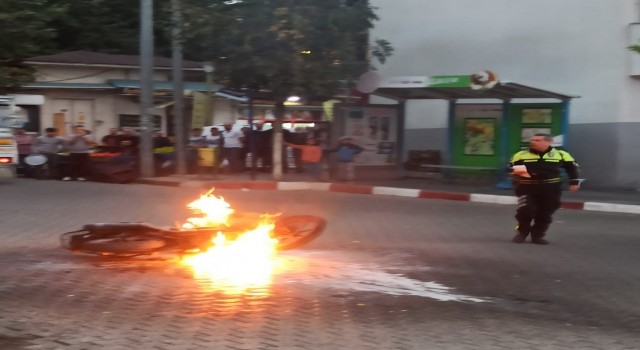 Siirtte ceza kesilen sürücü motosikletini ateşe verdi