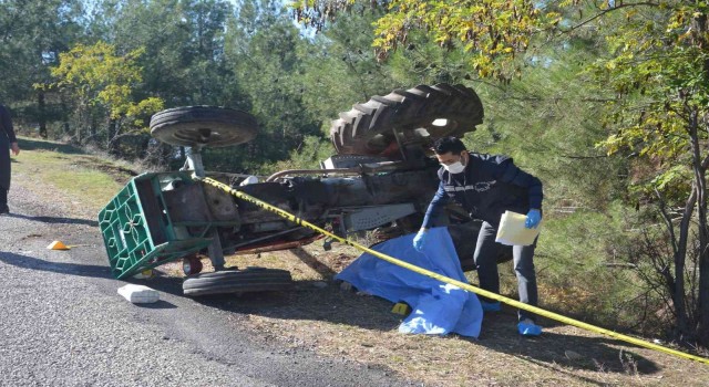 Tokatta devrilen traktörün altında kalan sürücü hayatını kaybetti