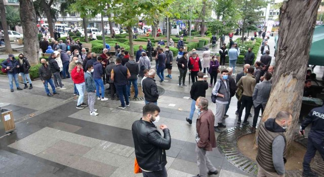 Trabzon şehir merkezinde gerginliğe neden olan biri bayan 4 kişi gözaltına alındı