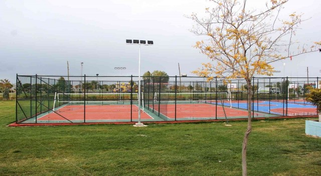 Van Büyükşehir Belediyesi parklara yeni sosyal donatılar kurdu