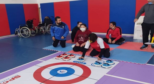 Bedensel Engelli Sporcular Floor Curlingde yarıştı