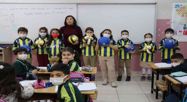 Fenerbahçeye mektup yollayan öğrencilere Başkan Ali Koçtan jest