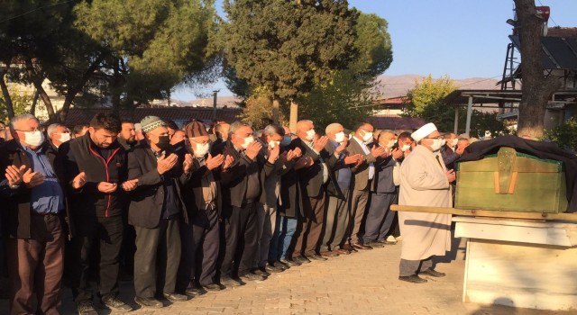 Gol sevincine kalbi dayanamayan adam toprağa verildi