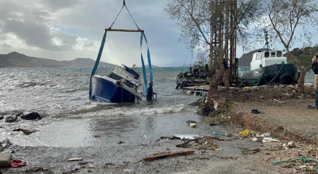 Lodos, Bodrumda lüks yatı karaya sürükledi