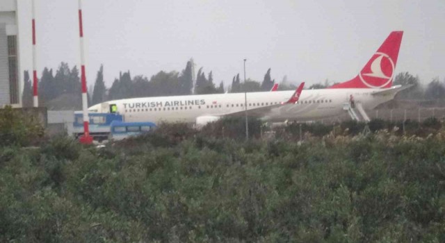 Lodos sebebiyle Diyarbakır-İstanbul seferini yapan THYye ait uçak Edremite yönlendirildi