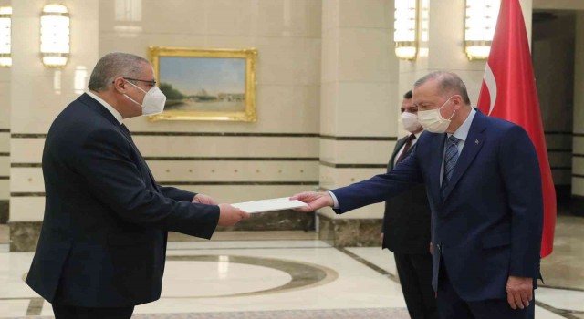 Cezayir Büyükelçisi Mımounı, Cumhurbaşkanı Erdoğana güven mektubu sundu