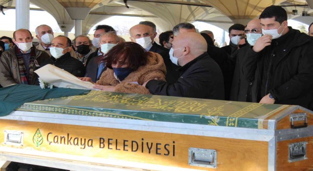 CHP lideri Kılıçdaroğlu, gazeteci Emel Yıldırımı son yolculuğa uğurladı