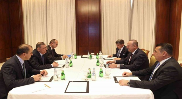 Dışişleri Bakanı Çavuşoğlu, eski Suriye Başbakanı Hicabla bir araya geldi