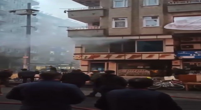Diyarbakırda korkutan yangın, restoran kül oldu