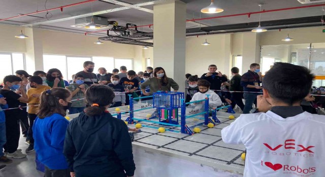 Tarsus Bilim Atölyesi öğrencileri, Robotik Yarışmasında jüri özel ödülü aldı