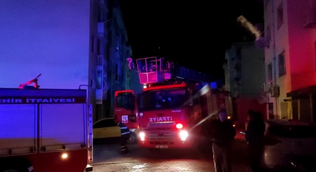 Uyuşturucu bağımlısı kendi evini ateşe verdi