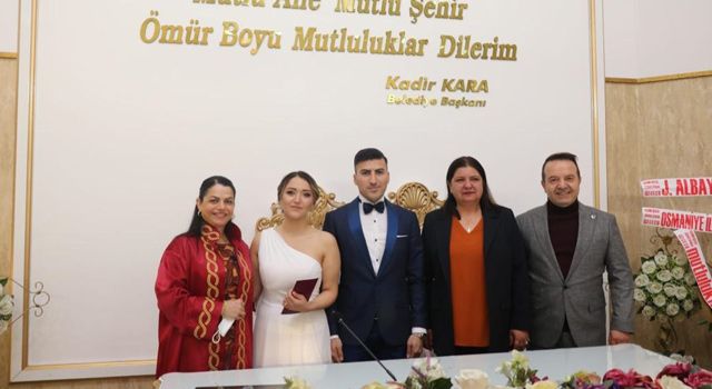 2022'nin İlk nikah şahidi Albay Tombul oldu