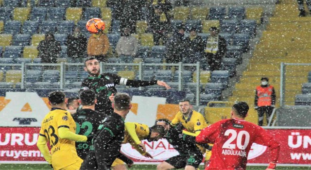 A. Denizlispor: “Hakem hatalarının bedelini ödemek zorunda değiliz ve ödemeyeceğiz”