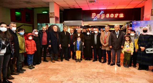 Başkan Çınar, Eren filmini şehit yakınları ve gazilerle birlikte izledi
