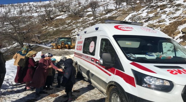 Batmanda sağlık ile şantiye ekipleri hasta çocuk için seferber oldu