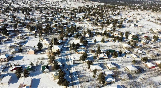 Burası ne Erzurum, ne Van....Mersinde kar güzelliği