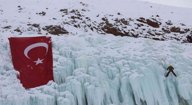 Buz duvarı Türkiye Buz Tırmanış Şampiyonasına ev sahipliği yaptı