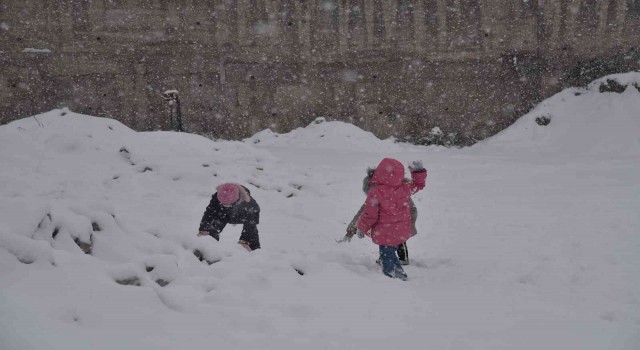 Dursunbeyde okullar tatil edildi