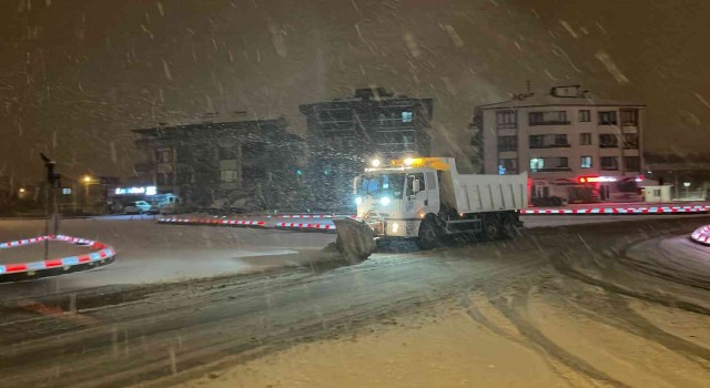 Düzcede kar yağışı gece saatlerinde etkili oluyor