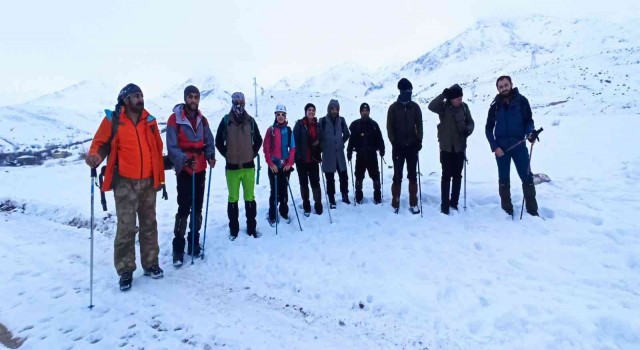 Eksi 25 derece soğukta Artos Dağına tırmandılar