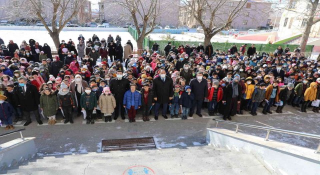 Erzincanda 41 bin 517 öğrenci karne heyecanı yaşadı