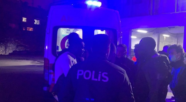 Fatihte kavga eden yabancı uyruklu şahıslar binanın bodrumunda yangın çıkarttı: 1i ağır 4 yaralı