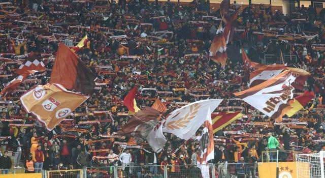 Galatasaraylı taraftarlardan, Fatih Terim ve futbolculara tepki