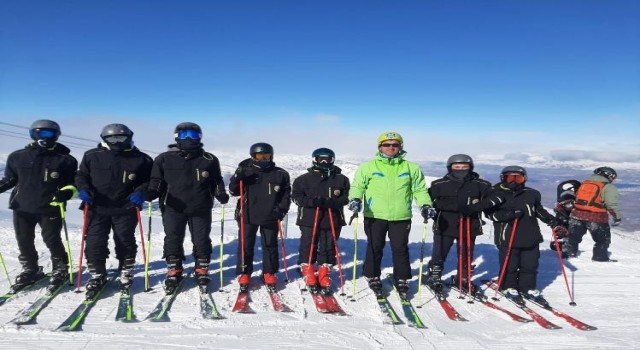 Gedizli kayakçılar Erzincandan döndü