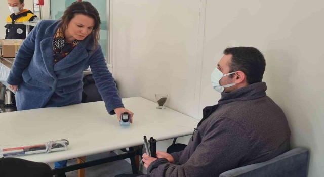 Görme engellilere baston ve konuşan saat