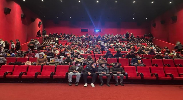 Kahramanmaraşta öğrenciler Kesişme: İyi ki Varsın Eren filmini izledi