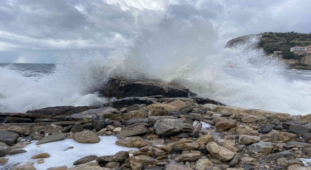 Karadenizde dalgaların boyu 4 metreye ulaştı