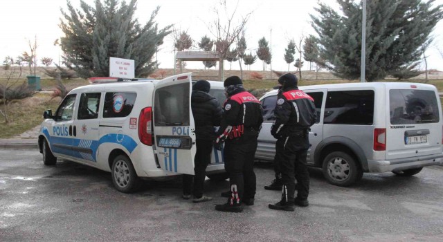 Karamanda uyuşturucu satıcılarına şafak operasyonu: 20 gözaltı