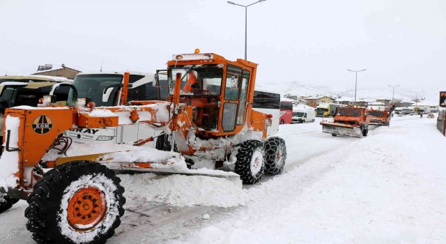 Malatyada 2 ilçe karayolu ile 219 kırsal mahalle yolu trafiğe kapalı