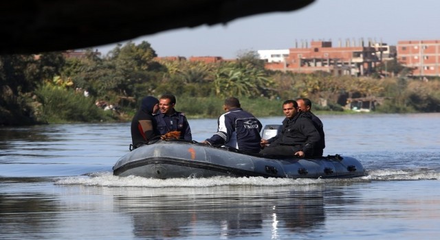 Nil Nehrine kamyon düştü: 2 ölü
