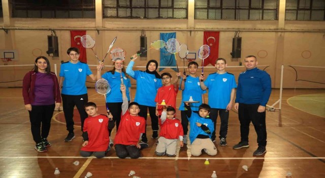 Pamukkale Belediye Spor Kulübünün engelli badminton takımı faaliyete geçti