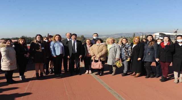 Rektör Aldemir Cumhurbaşkanı Erdoğanın programında görev alan personeli yemekte ağırladı