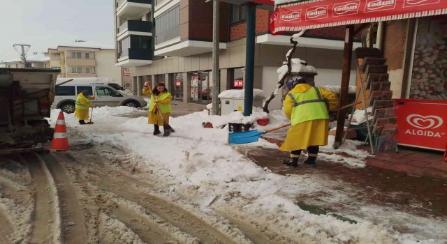 Safranbolu Belediyesi buzlanmaya karşı çalışmalarını sürdürüyor