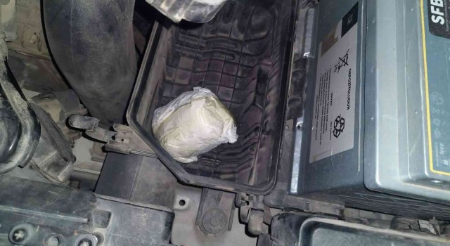 Siirtte aracın hava filtresinde uyuşturucu madde ele geçirildi