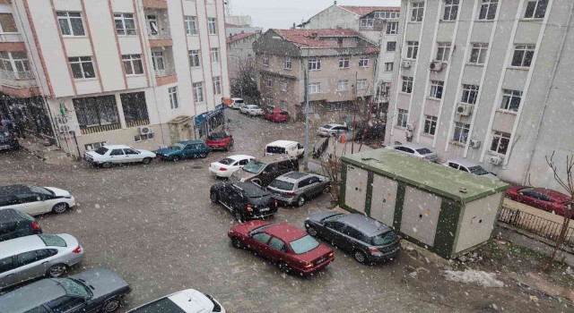 Tekirdağda beklenen kar yağışı başladı