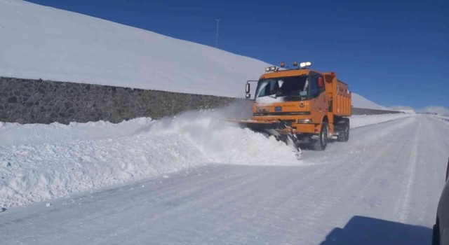 Tuncelide kapalı bulunan 162 köy yolunu açma çalışmaları sürüyor
