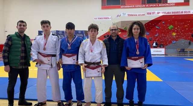 Vanlı judocular Diyarbakırdan madalyalarla döndüler