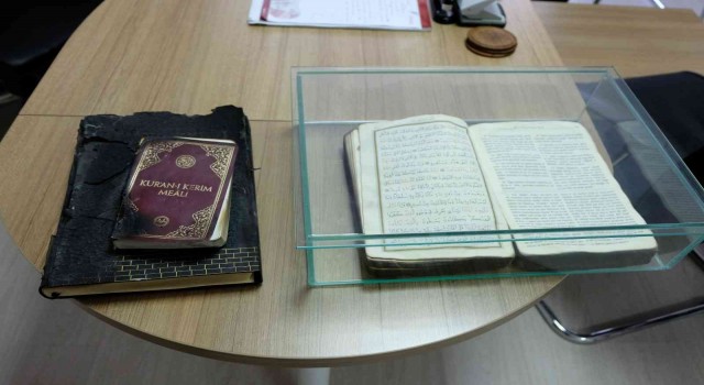 Yanmayan Kuran-ı Kerimleri özenle saklıyorlar