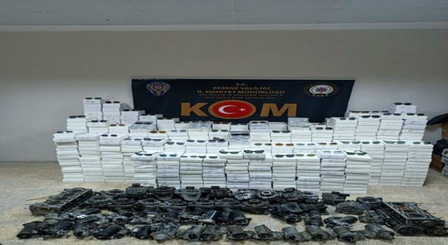 13 bin 716 kaçak gözlük ve 58 araç motor parçası yakalandı
