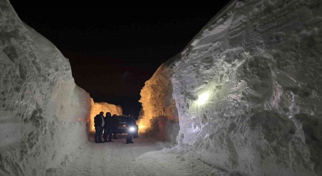 2 bin 948 rakımlı Nemrut yolunda karla mücadele çalışması