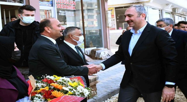 Adalet Eski Bakanı Gül Arabanı ziyaret etti