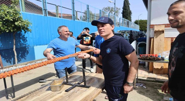 Adana Demirspora 20 metrelik kebap ziyafeti