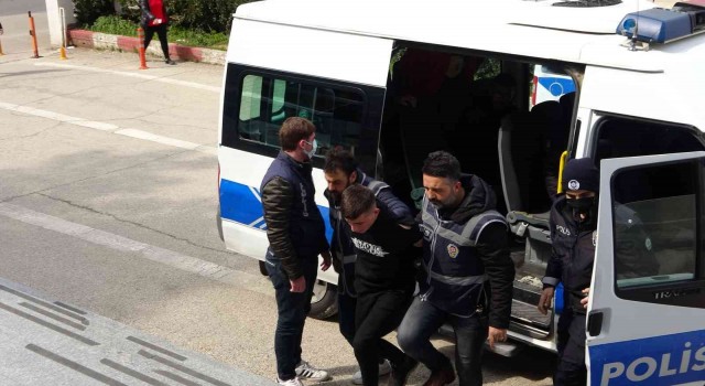 Adanada iş yerine ateş açan saldırganlar yakalandı